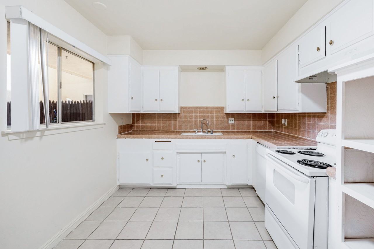 2761 N Golden Ave #7 - Photo 2 of 22