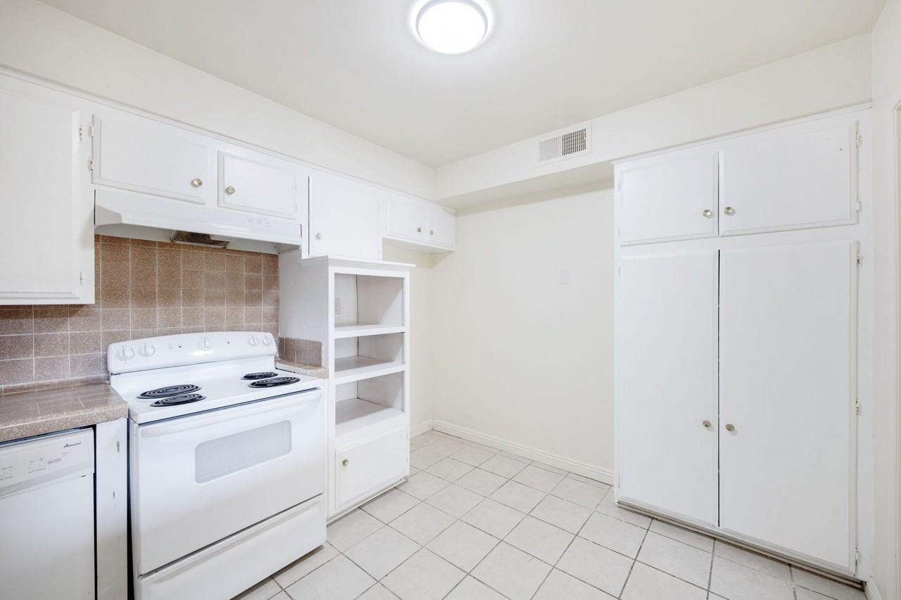 2761 N Golden Ave #7 - Photo 3 of 22