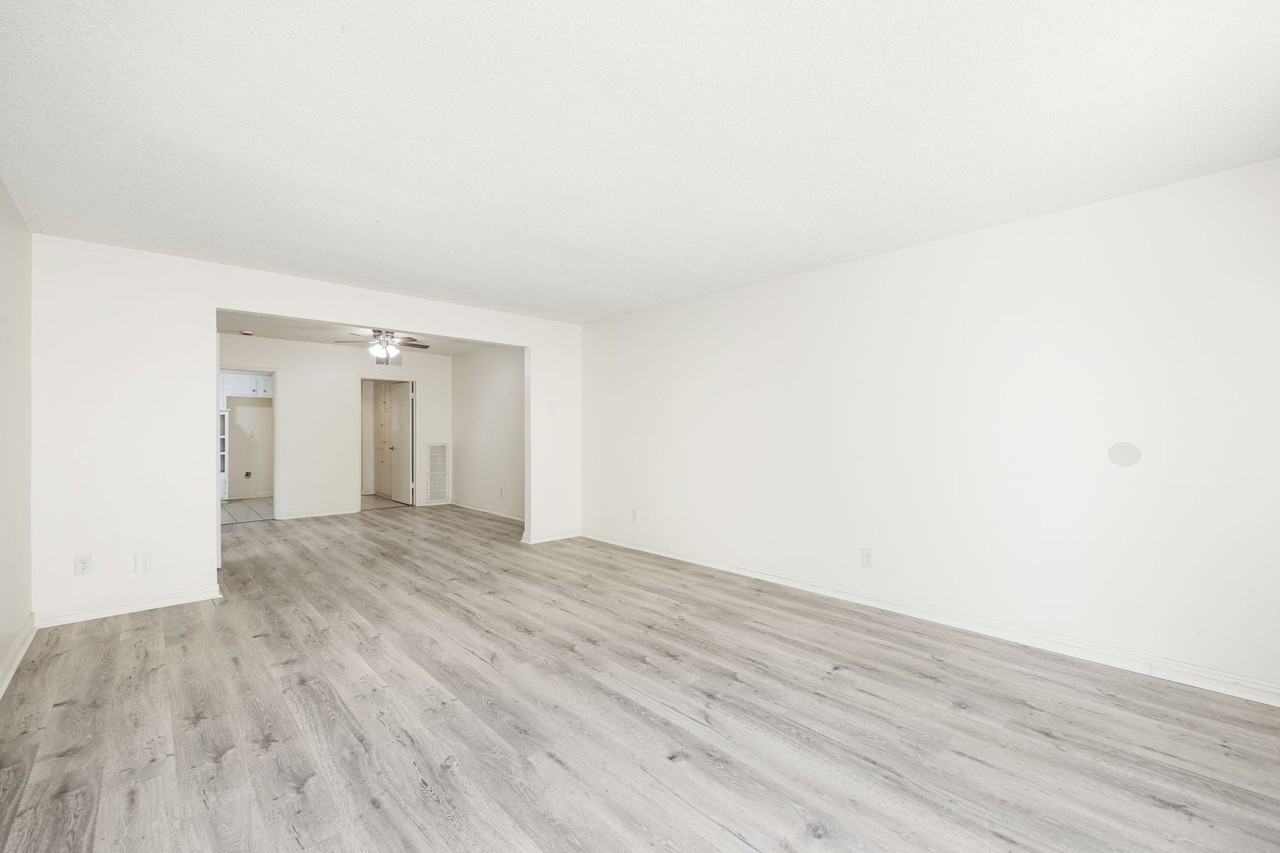 2761 N Golden Ave #7 - Photo 4 of 22