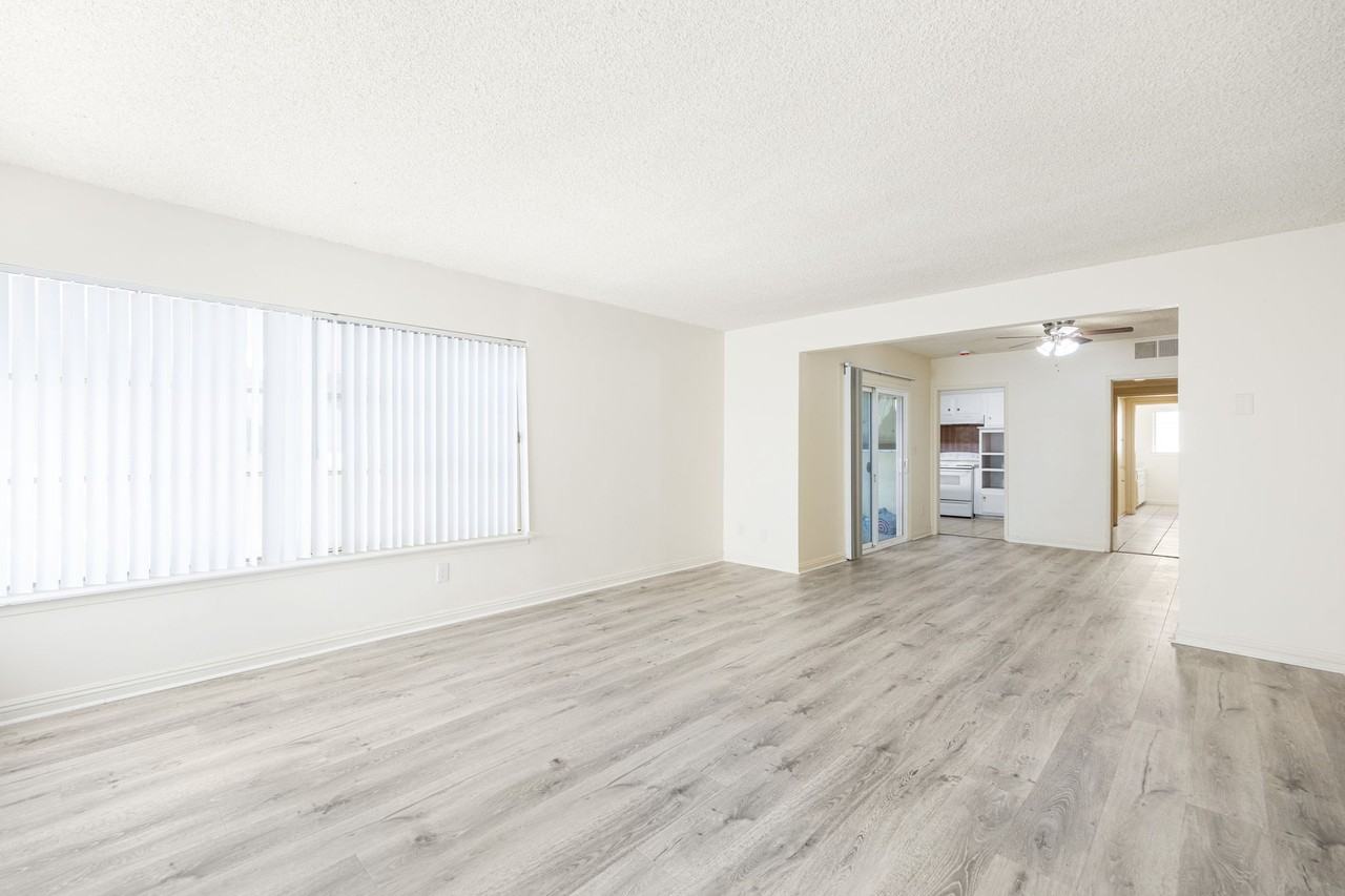 2761 N Golden Ave #7 - Photo 5 of 22