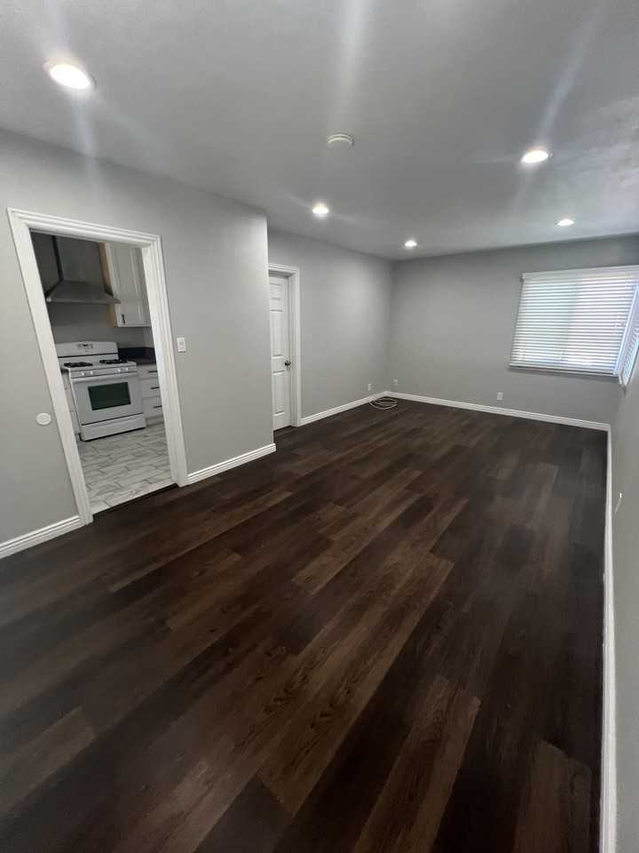 1611 Lake St #1-2 - Photo 3 of 6