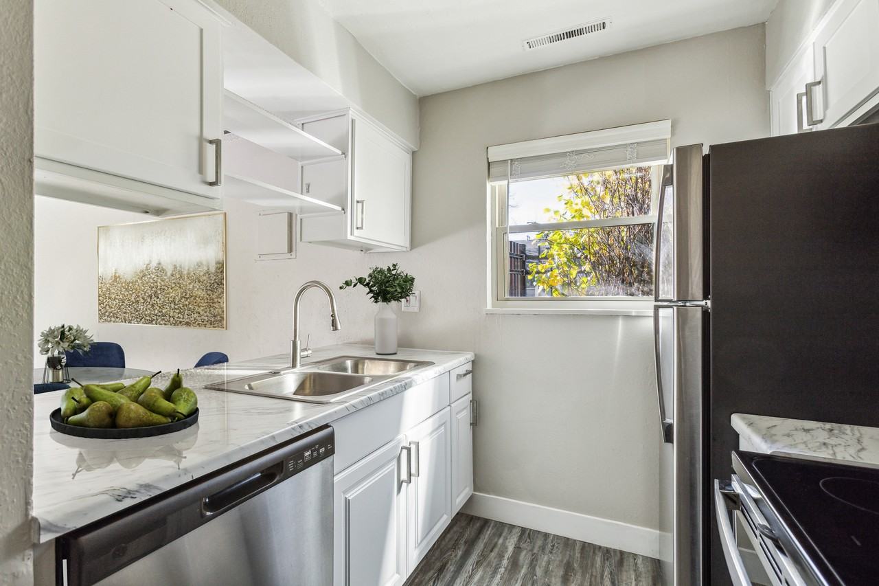 25 Broadmoor - Photo 2 of 157