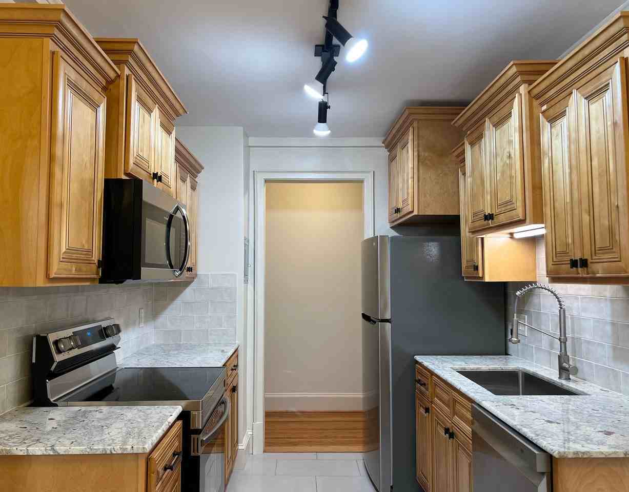 Elliott Apartments - Photo 2 of 19