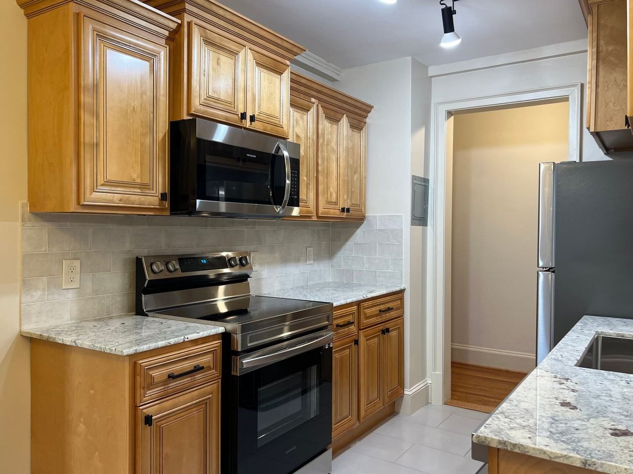 Elliott Apartments - Photo 3 of 19