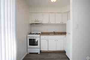 featured image of 919 N Alvernon Way