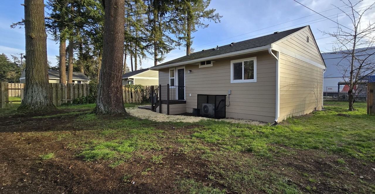 6717 150th St Sw - Photo 4 of 12