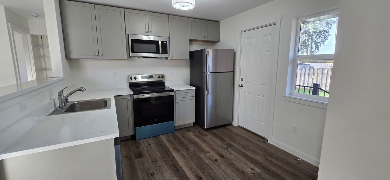 6717 150th St Sw - Photo 7 of 12