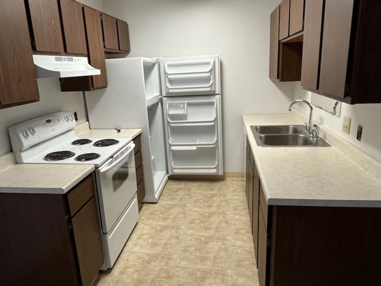 Dakota Apartments - Photo 4 of 7