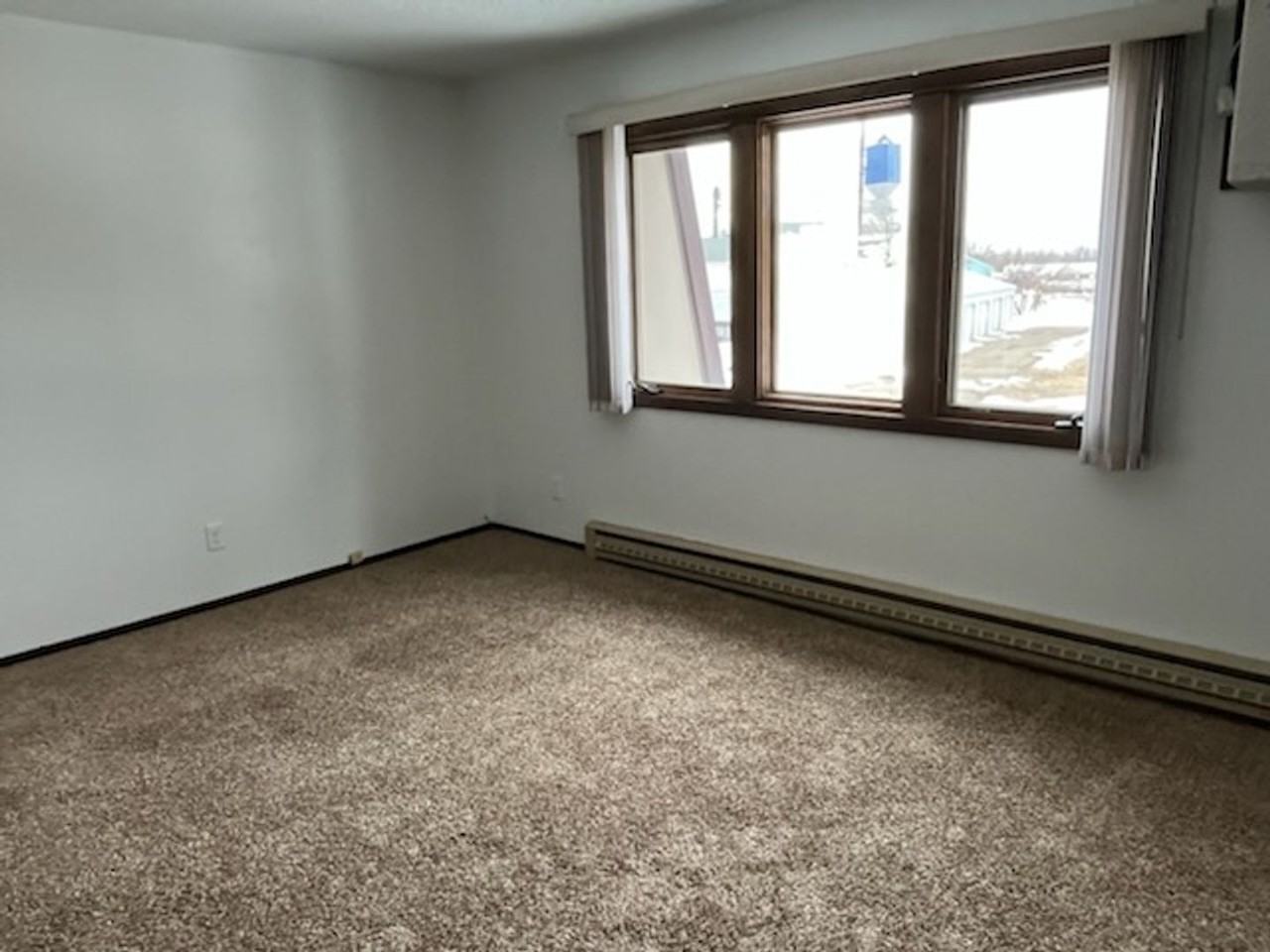 Dakota Apartments - Photo 5 of 7