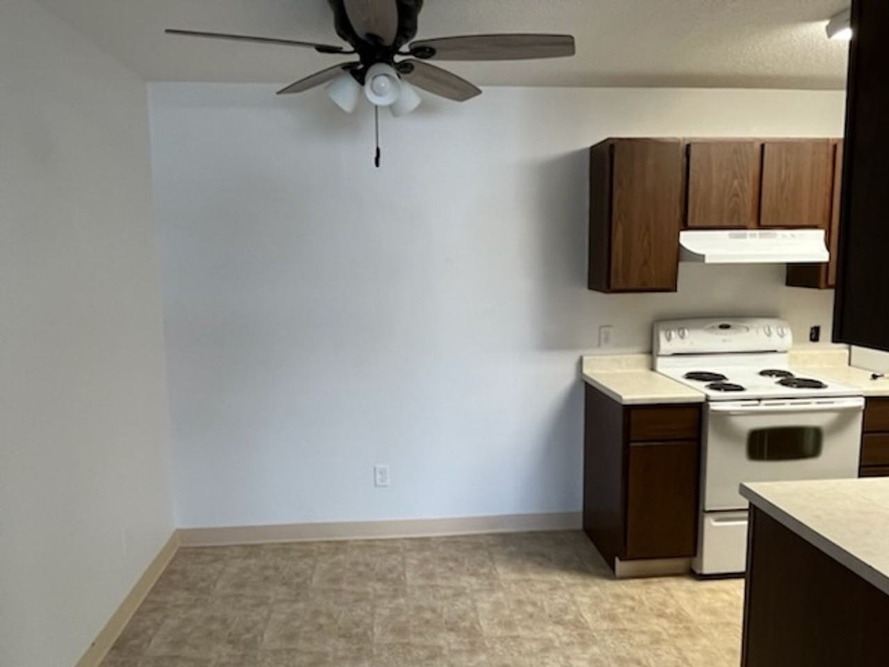 Dakota Apartments - Photo 7 of 7