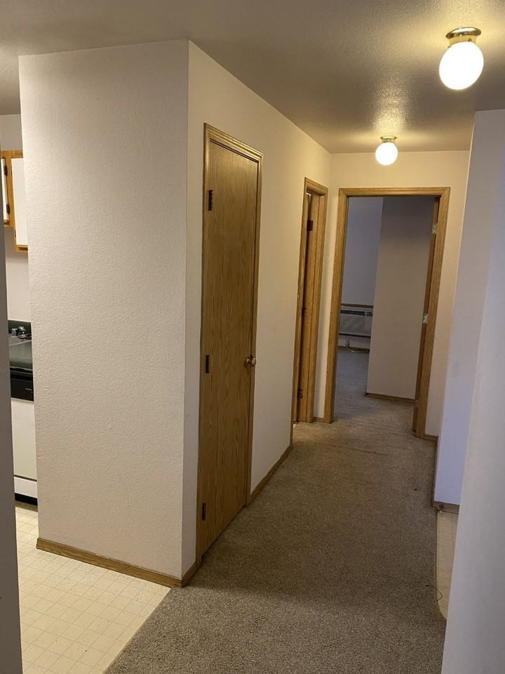 Chamberlain Court Apartments - Photo 4 of 10