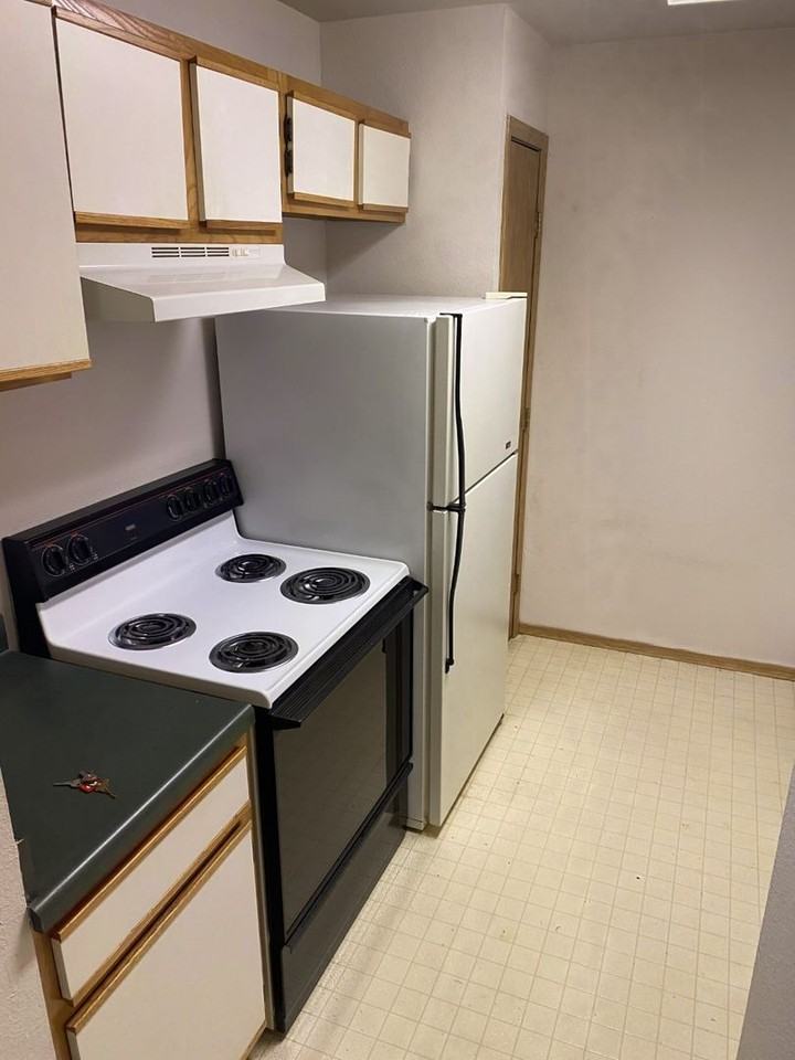 Chamberlain Court Apartments - Photo 5 of 10