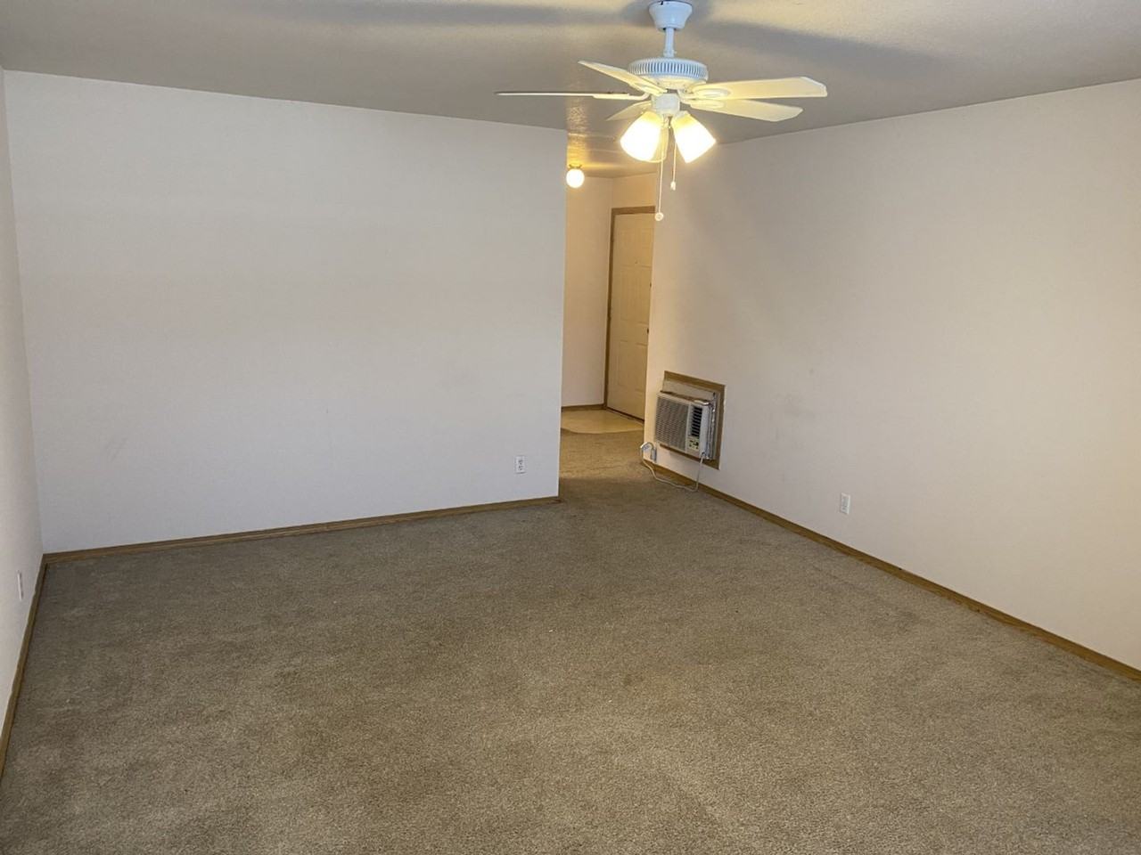 Chamberlain Court Apartments - Photo 7 of 10