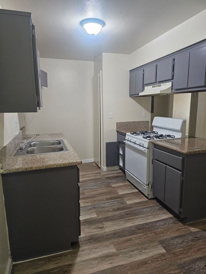 2 Bedrooms, 2 FULL Bathrooms! Adelanto, California! - Photo 3 of 5
