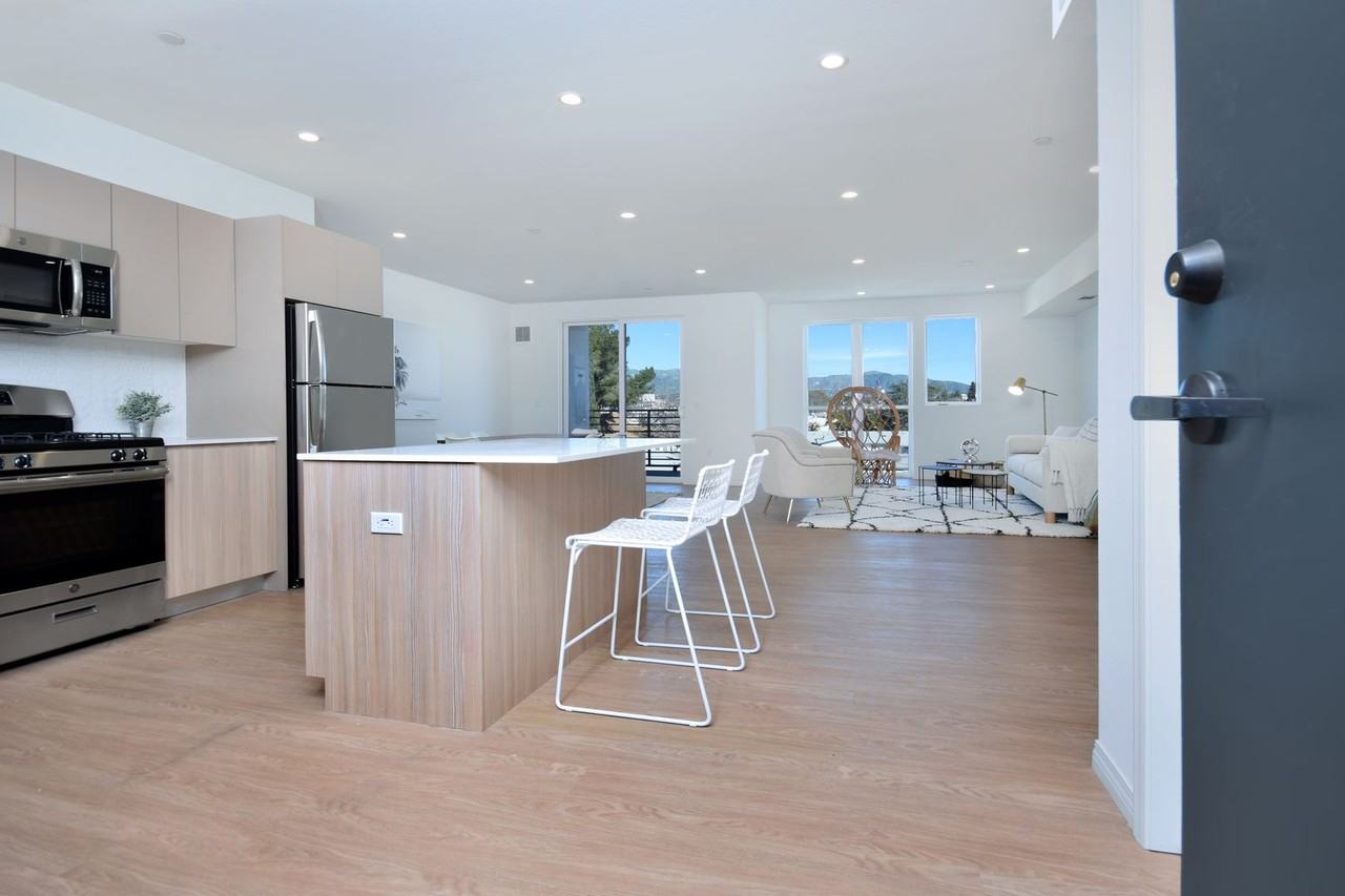 18334 Malden St #302 - Photo 3 of 14