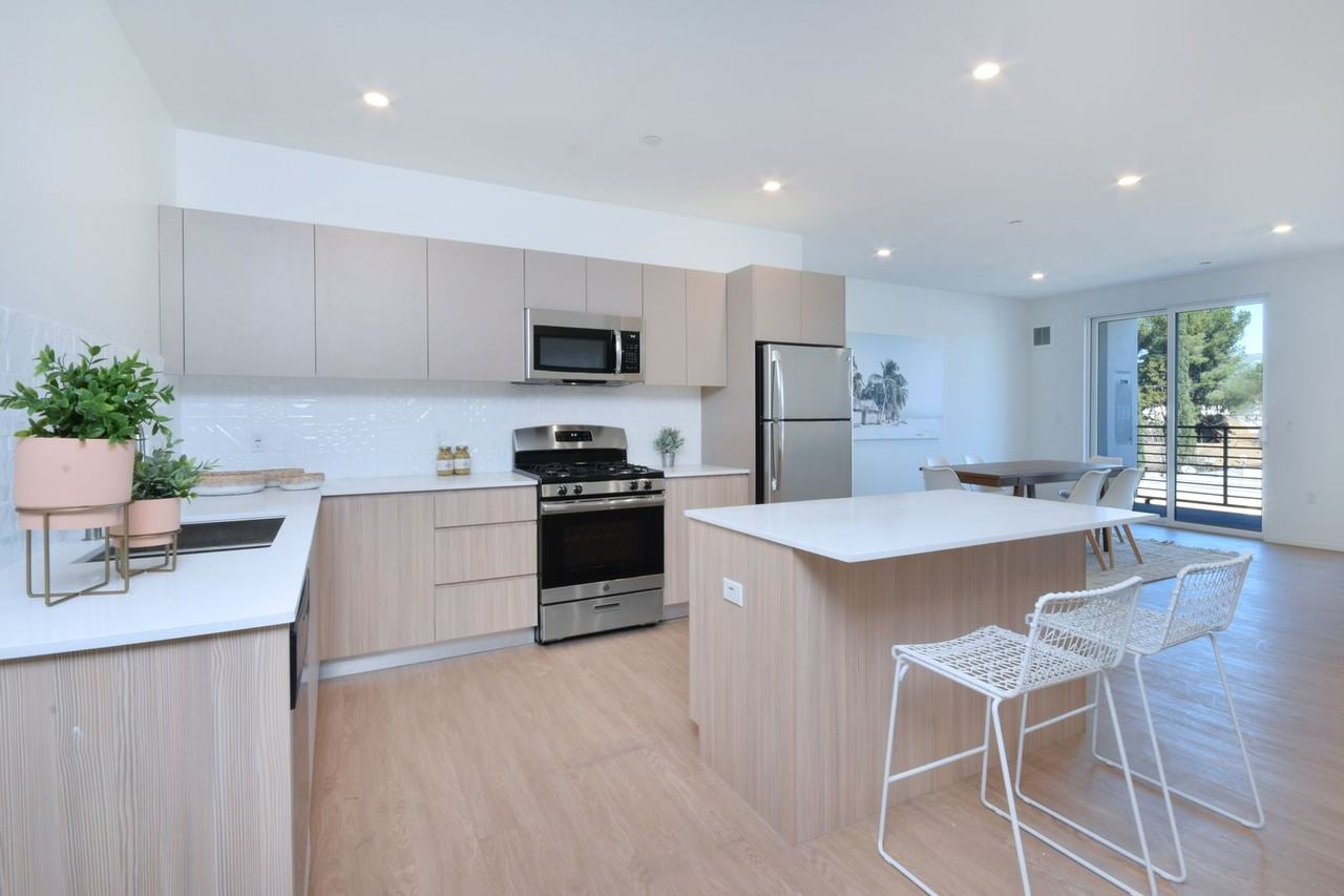 18334 Malden St #302 - Photo 5 of 14