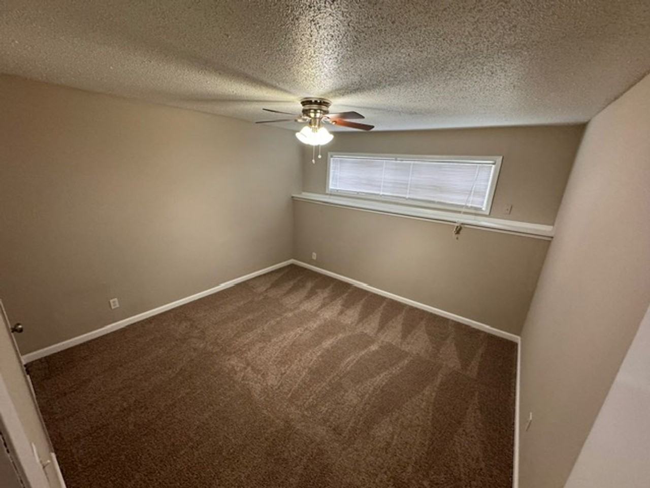 The Oaks Apartments - Photo 4 of 34