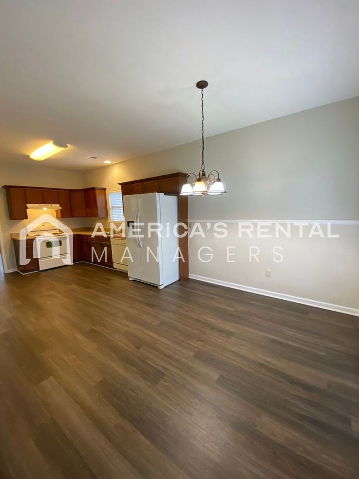 2127 Adkins Pl - Photo 4 of 22