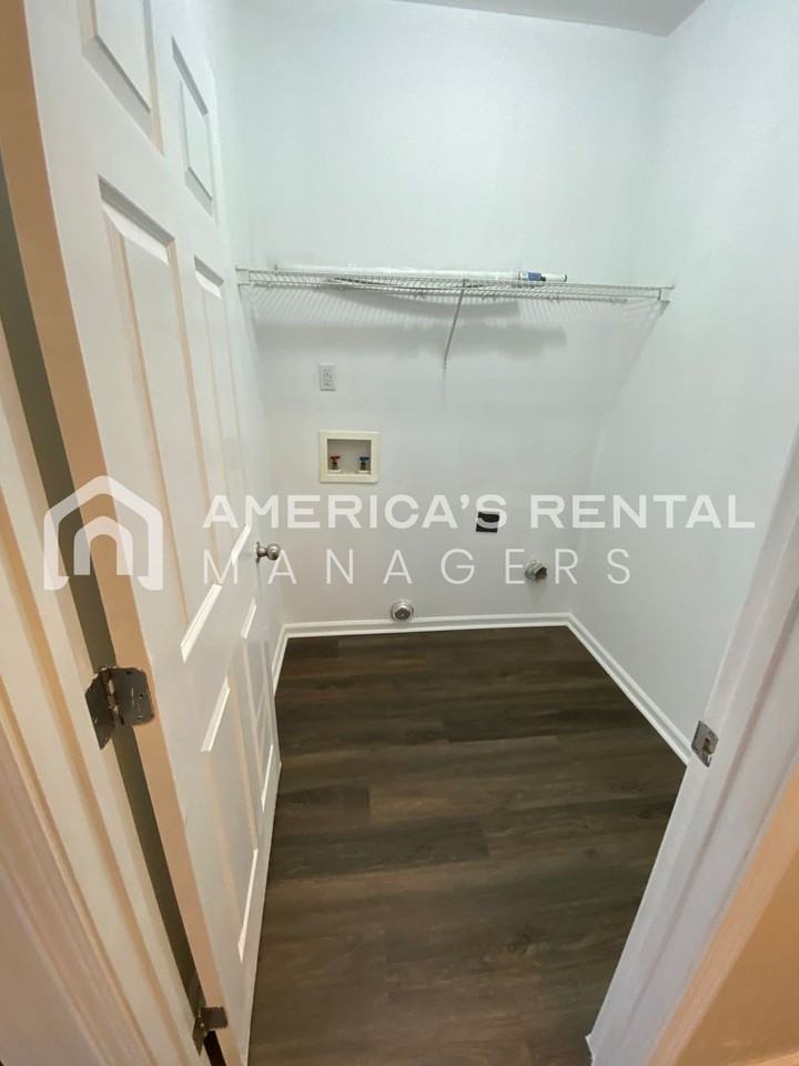 2127 Adkins Pl - Photo 6 of 22