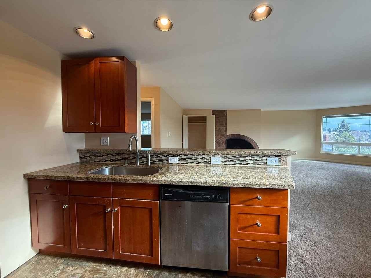 8100 Green Lake Dr N - Photo 3 of 12