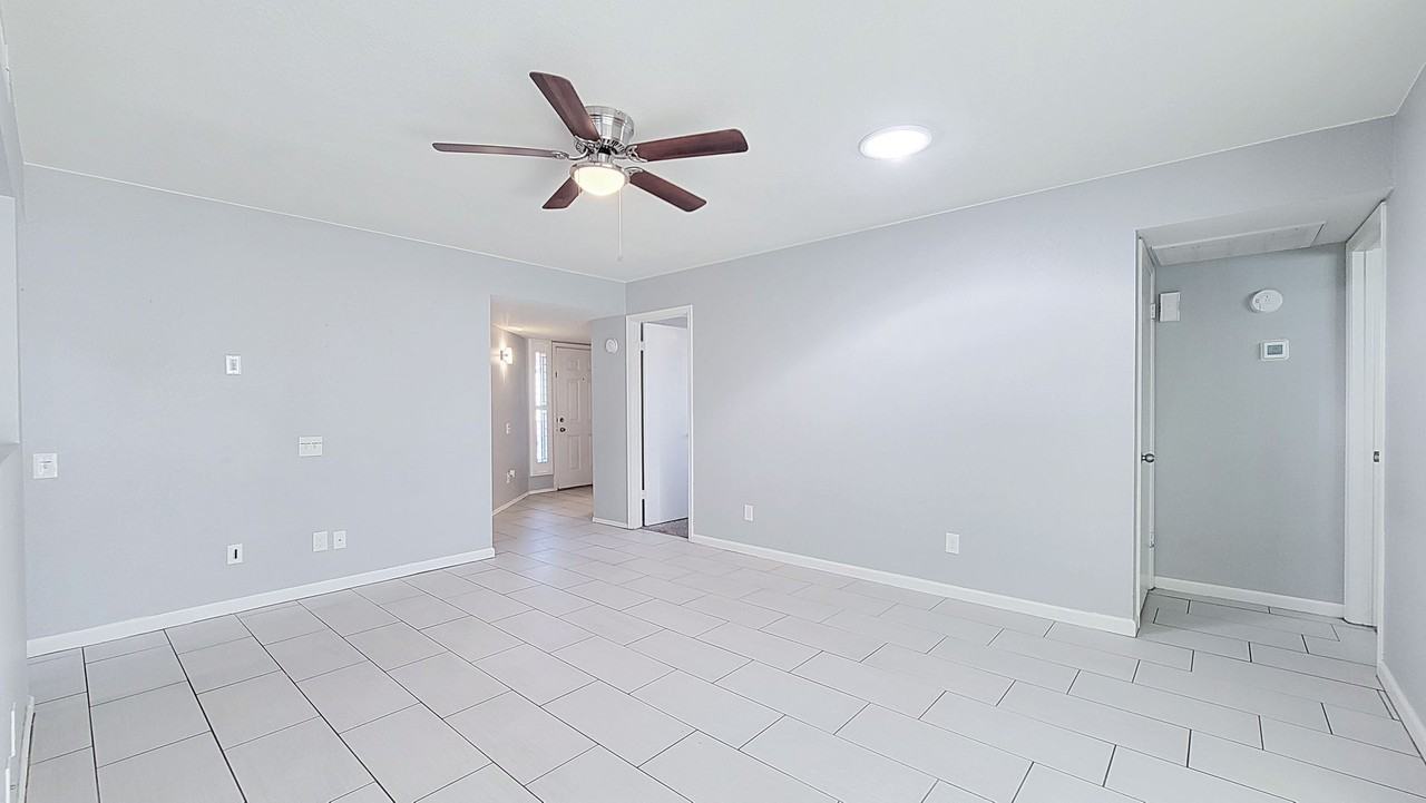 8627 North Shadow Lane - Photo 3 of 21
