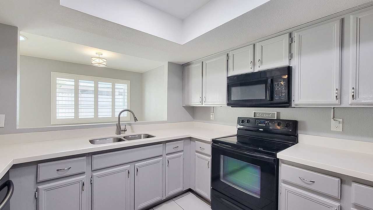 8627 North Shadow Lane - Photo 7 of 21