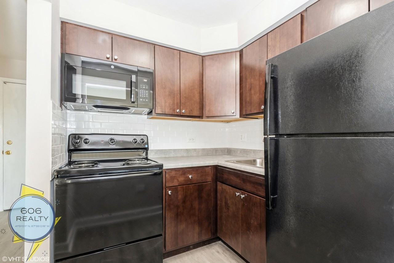 Elmwood Tower Apartments! Special Offer! - Photo 2 of 12