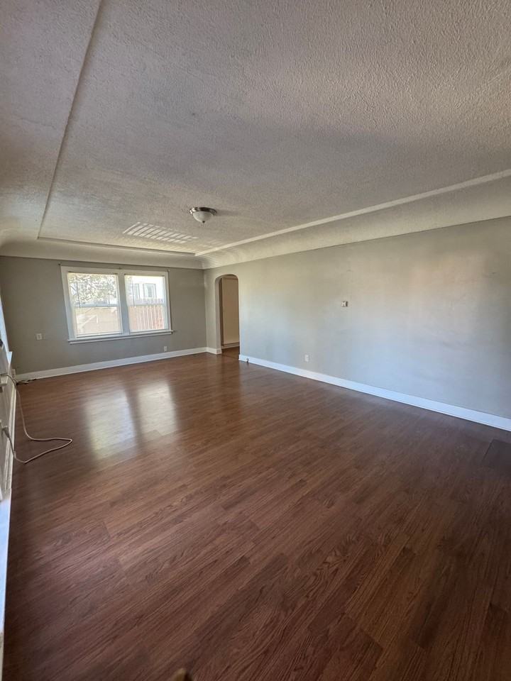 24663 - Photo 3 of 11