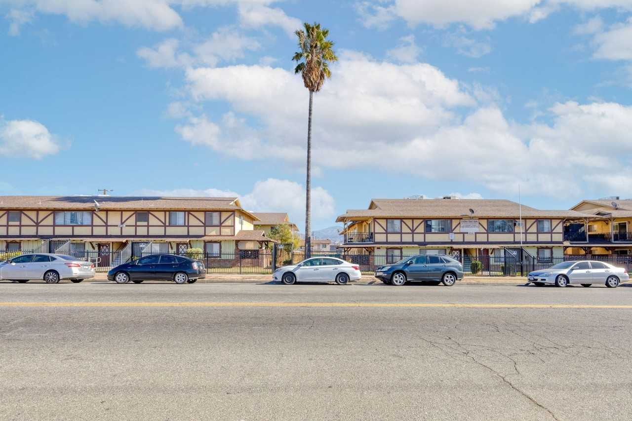 Golden Date Apartments - Photo 3 of 6