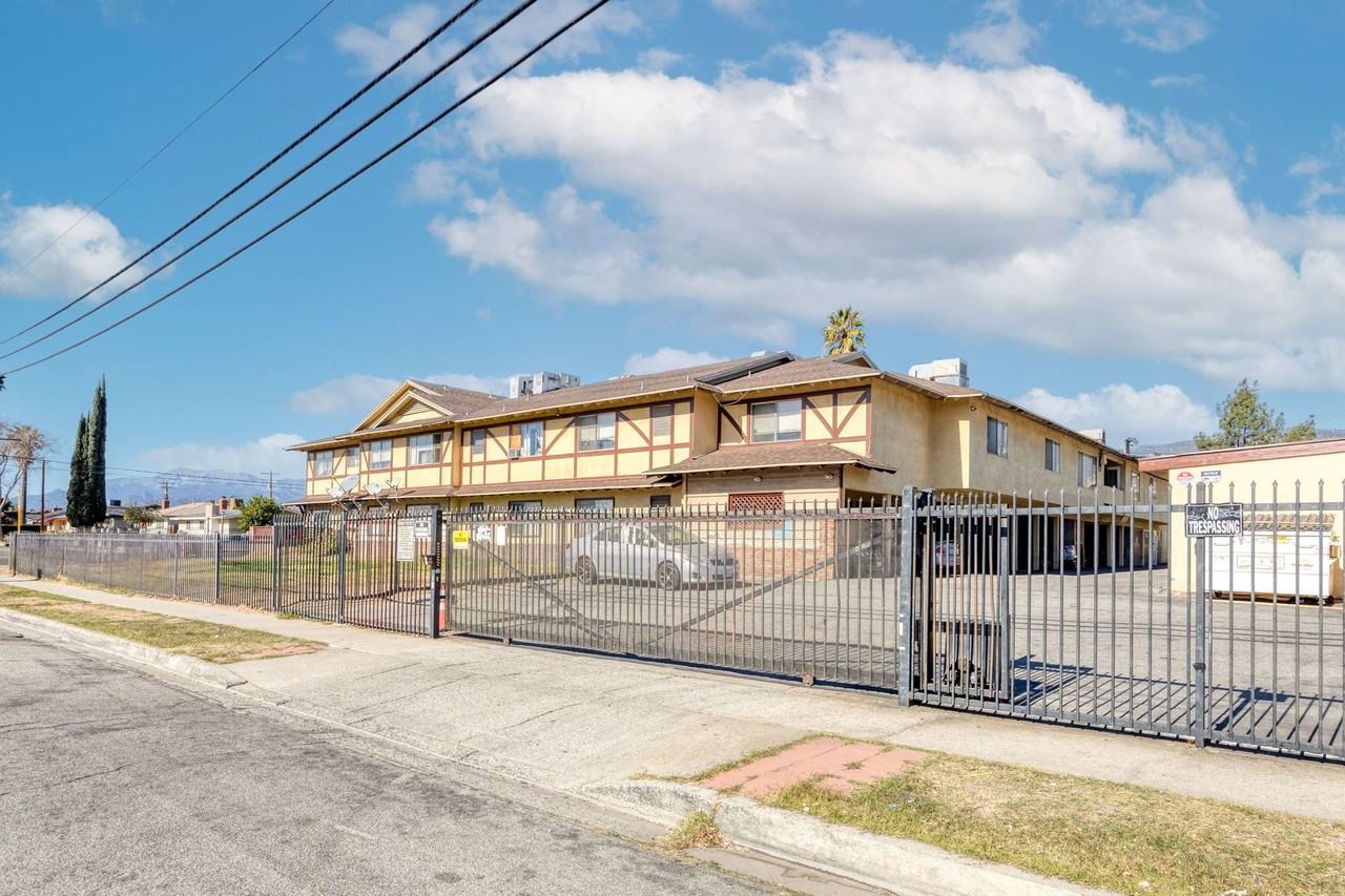 Golden Date Apartments - Photo 6 of 6