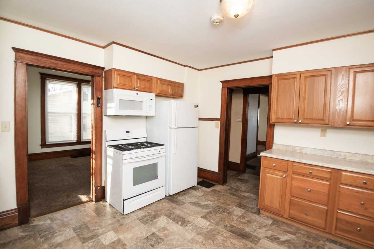 806 Monroe St - Photo 3 of 30