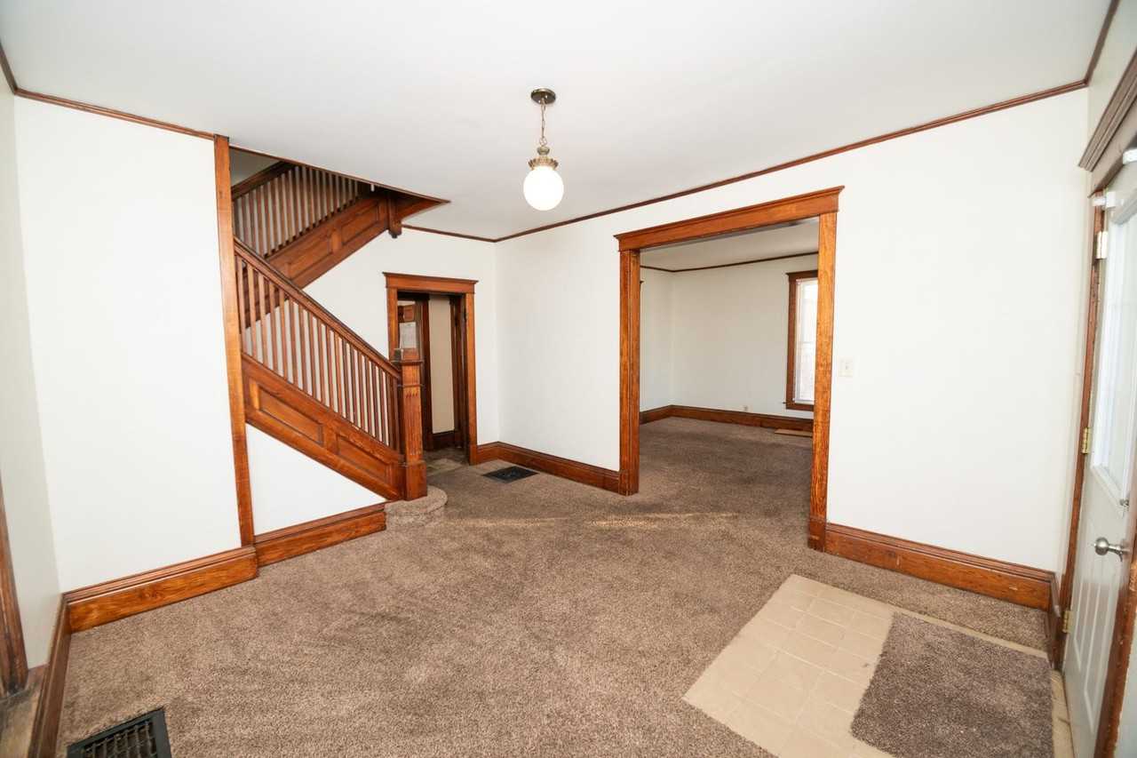 806 Monroe St - Photo 4 of 30