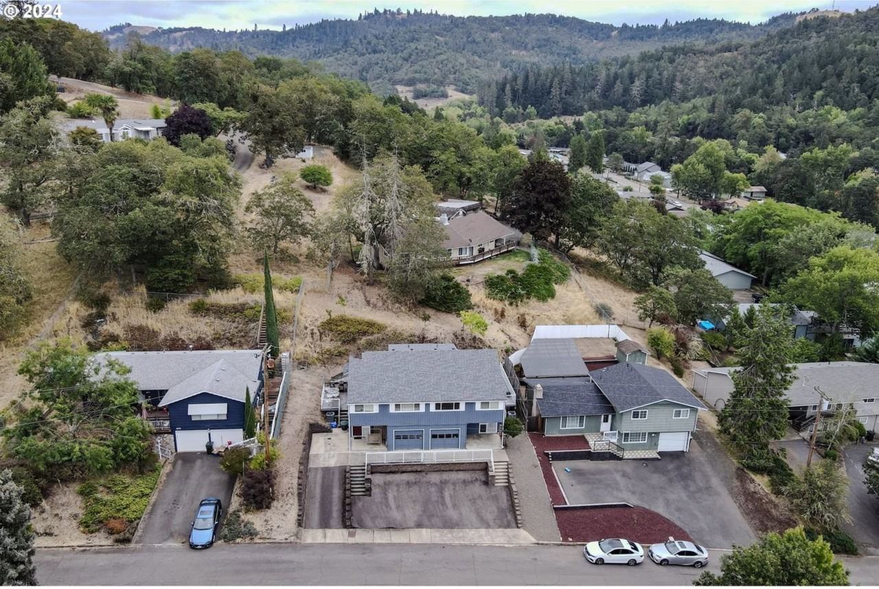 LY-0000 - Photo 3 of 40