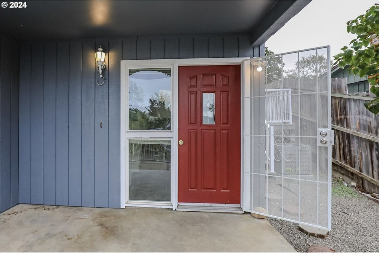 LY-0000 - Photo 7 of 40