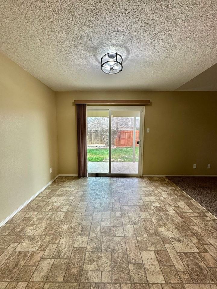 1222 Johnny Ln - Photo 6 of 23