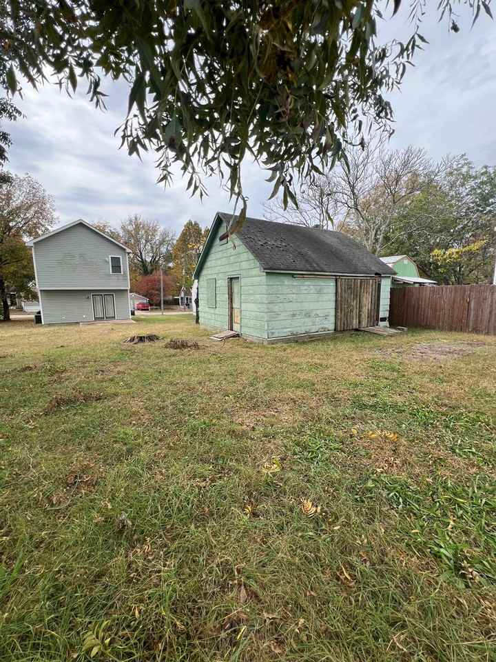 1111 Tabb Ave - Photo 3 of 19