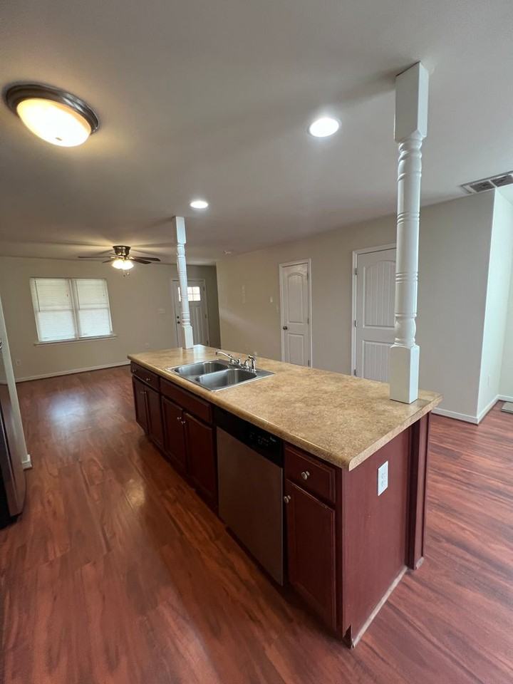 1111 Tabb Ave - Photo 7 of 19