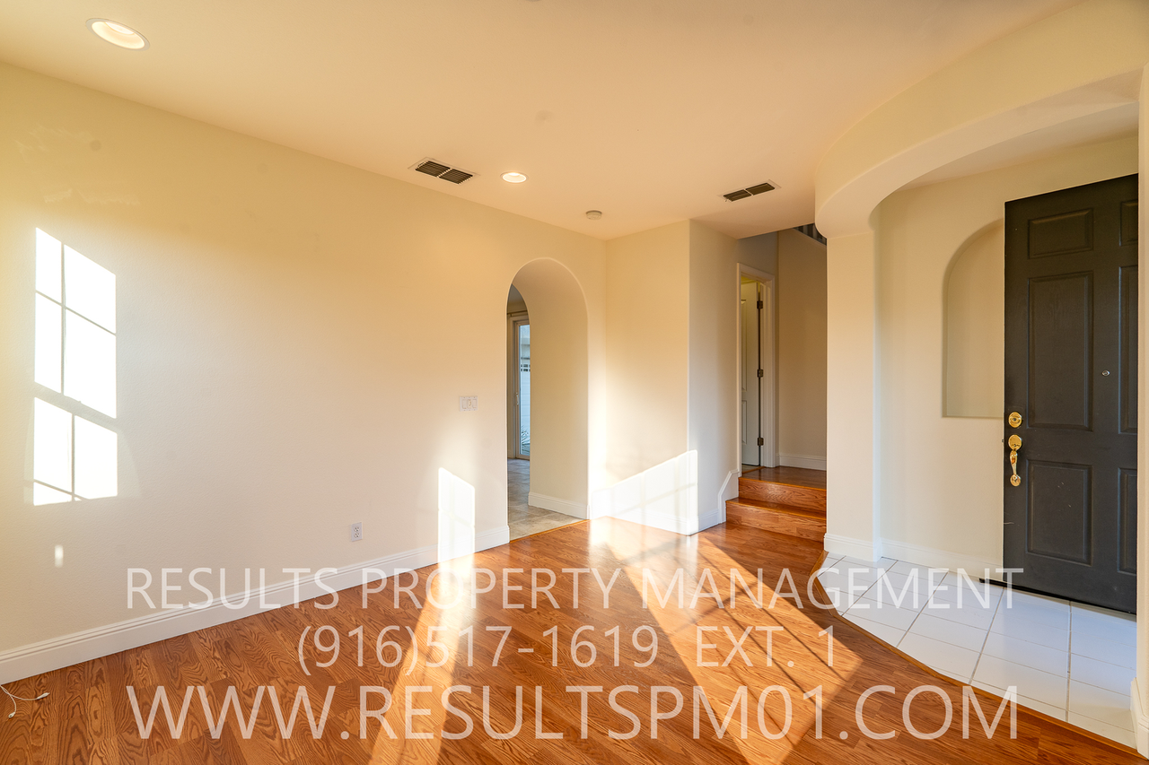 1457 Morning Glory Ln - Photo 3 of 33