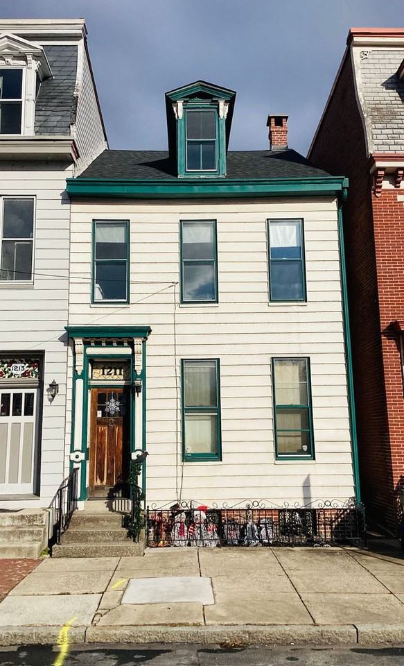 1211 Green St - Photo 2 of 21