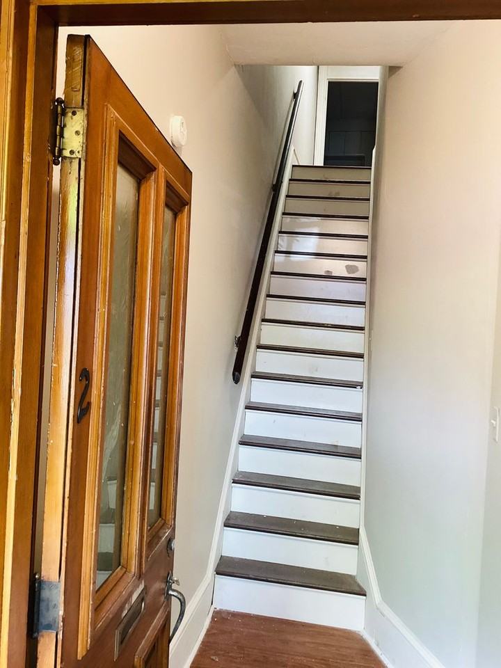 1211 Green St - Photo 4 of 21