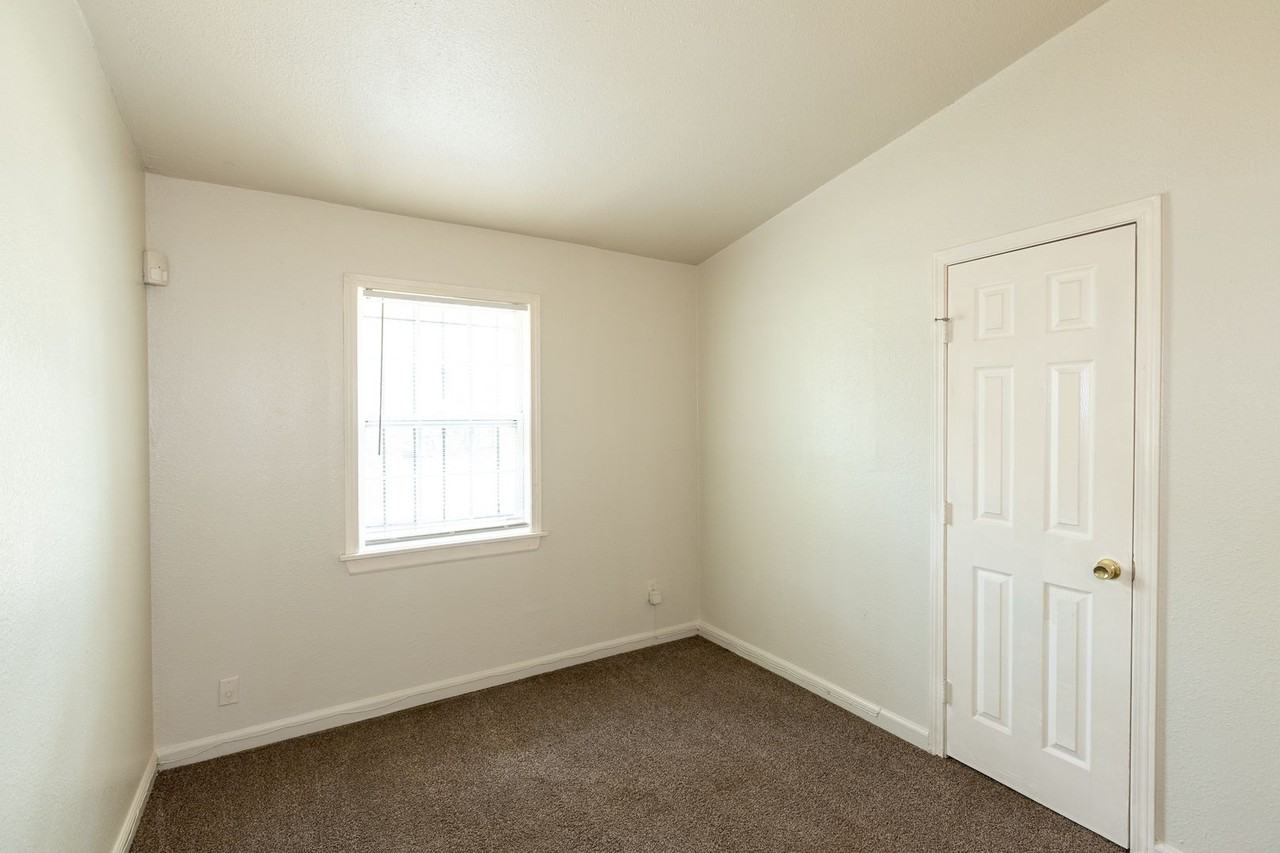 2811 E 40th Pl N - Photo 3 of 19
