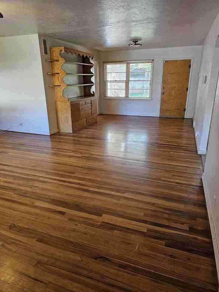 2605 Gidding St - Photo 3 of 18