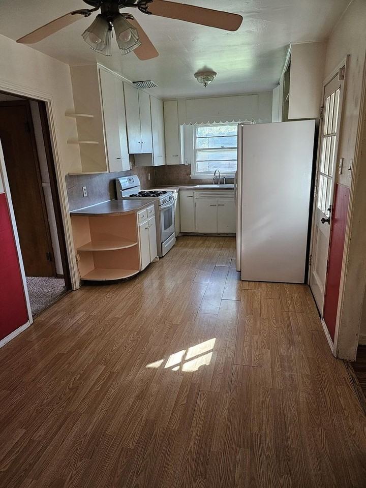 2605 Gidding St - Photo 5 of 18