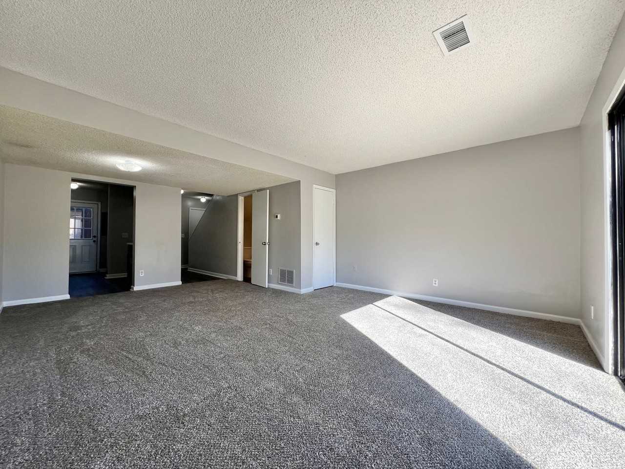 901 Olmstead Dr #38E - Photo 5 of 27