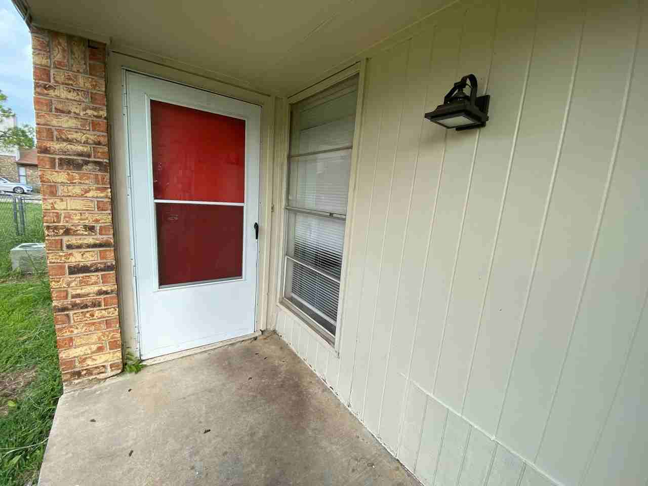 11721 N Francis Ave - Photo 2 of 50