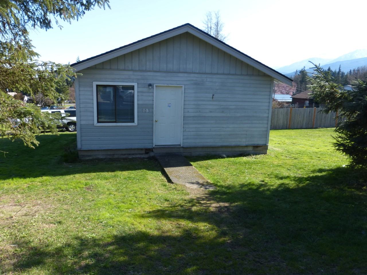 903 S B St - Photo 2 of 15