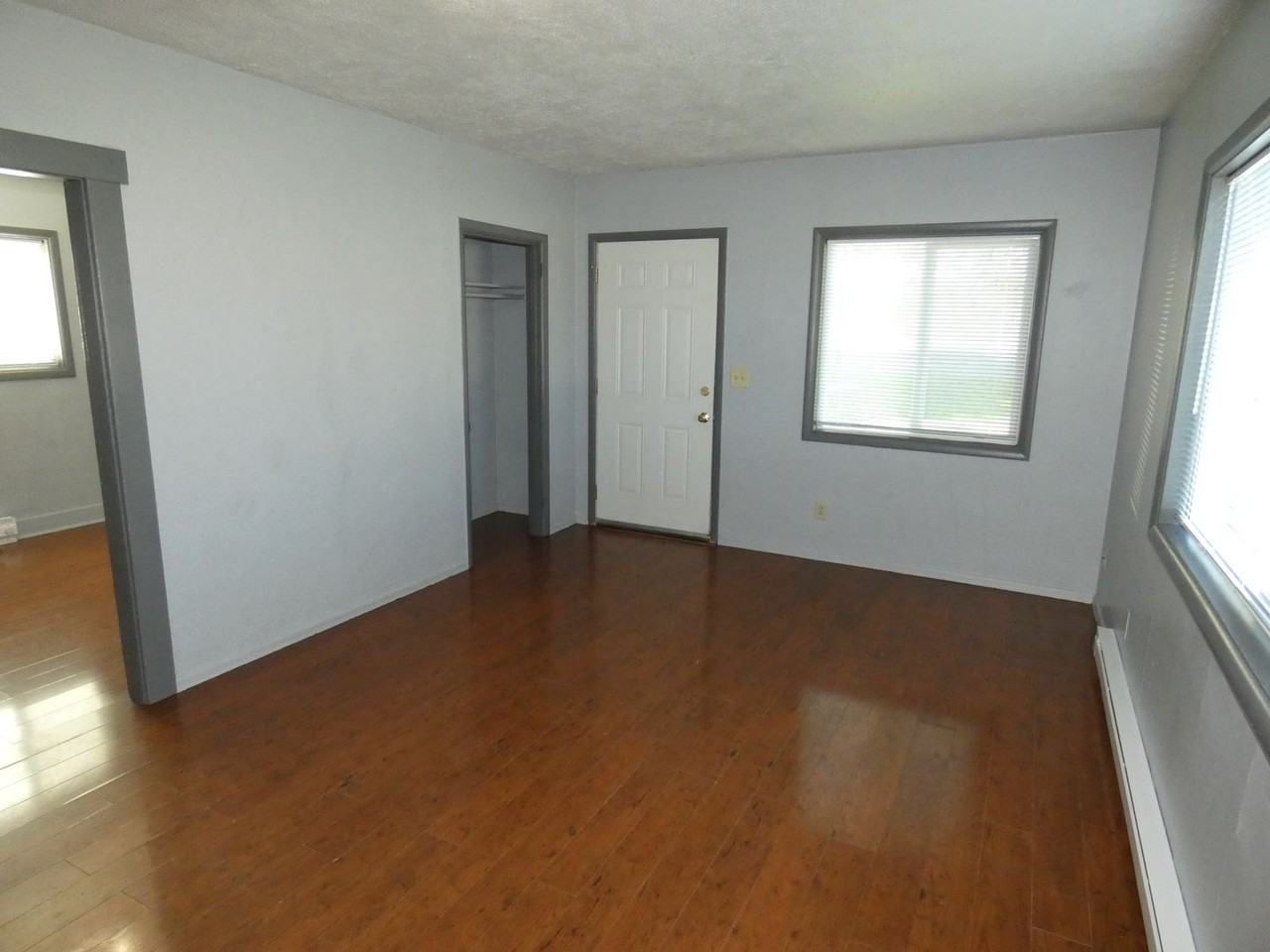 903 S B St - Photo 7 of 15