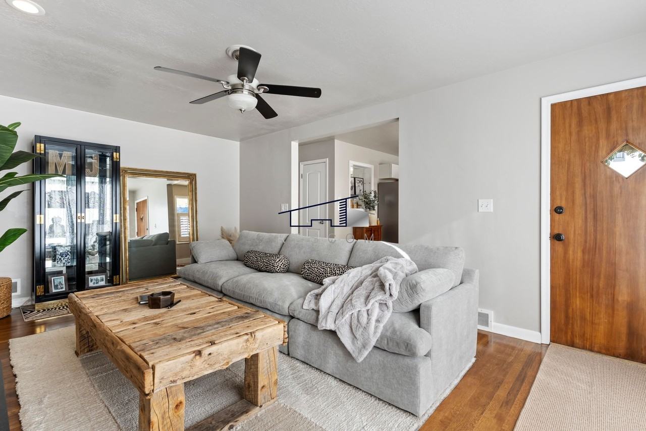1348 Darling St - Photo 2 of 36
