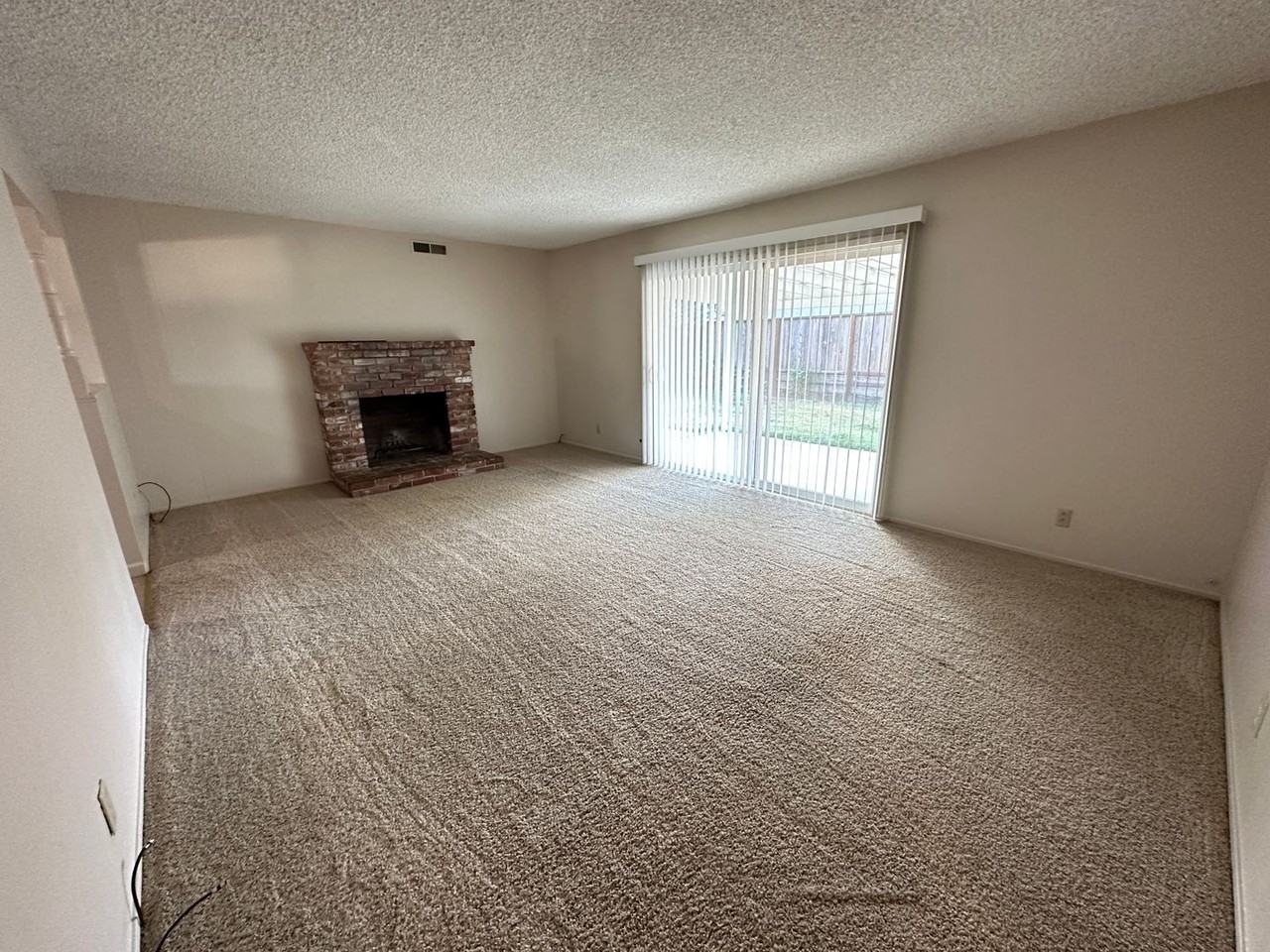 208 Bruce Ct - Photo 4 of 32
