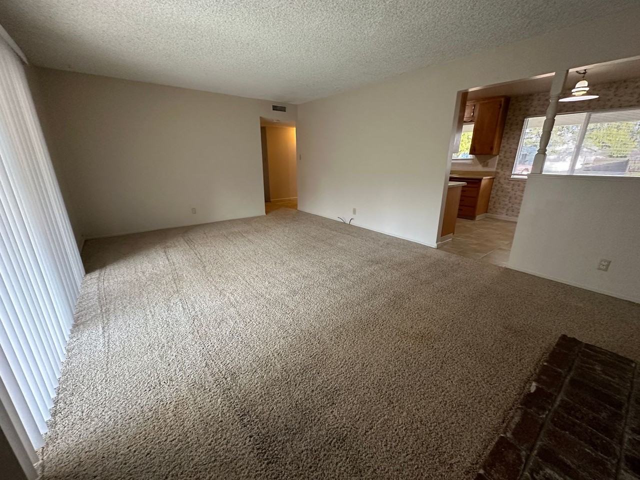 208 Bruce Ct - Photo 5 of 32